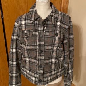 Plaid jacket with cute pockets.